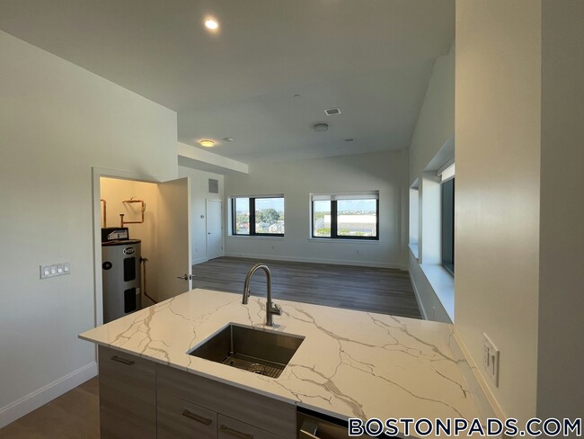 Building Photo - 1079 Commonwealth Ave