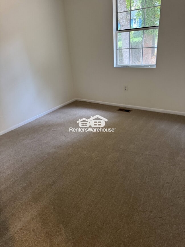 Building Photo - 1088 Crestview Dr