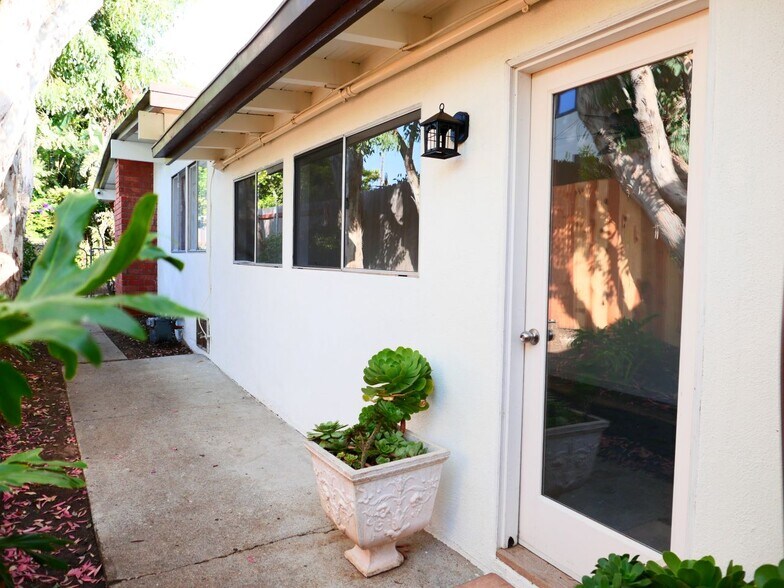 Building Photo - 6456 Surfside Way