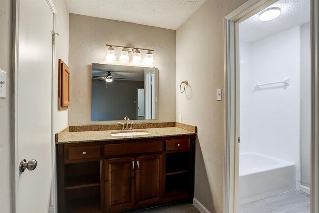 Building Photo - 19310 Spanish Needle Dr