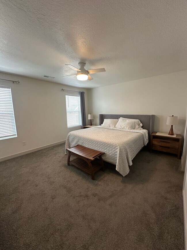 Building Photo - GORGEOUS Bountiful Home!!!