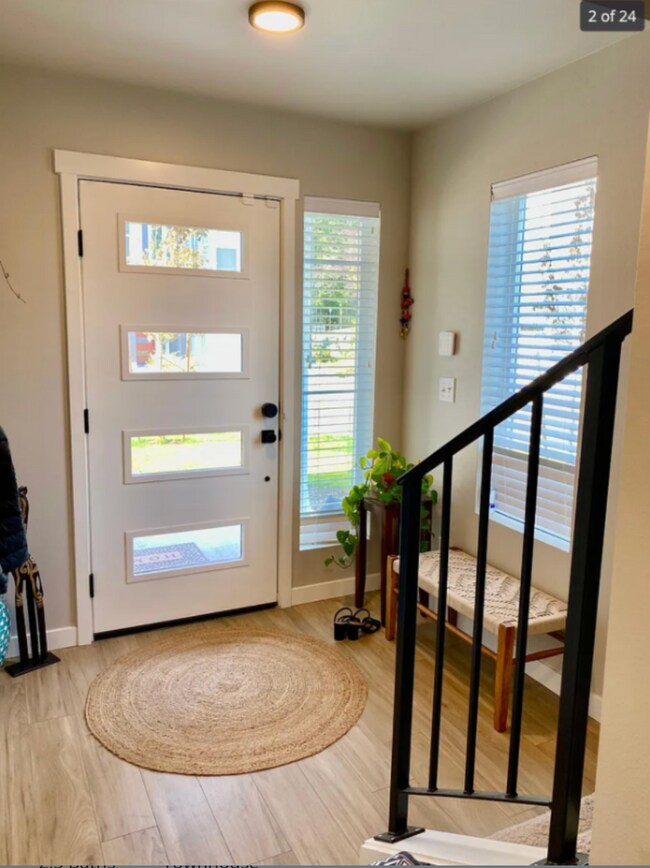 Building Photo - Lynnwood Townhome