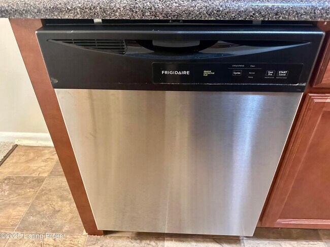 Building Photo - 219 Middletown Square