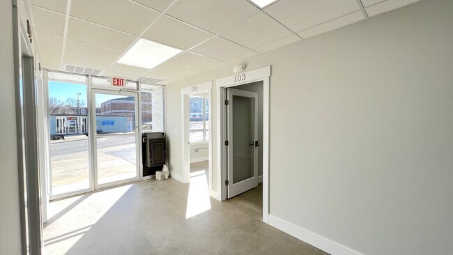 Building Photo - 204 5th Ave E