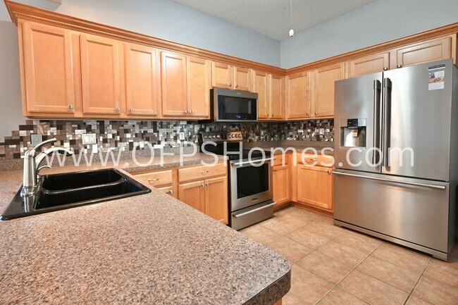 Building Photo - 933 Scenic Oak Ln