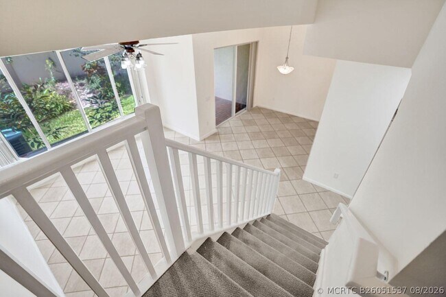 Building Photo - 606 W Circle Dr