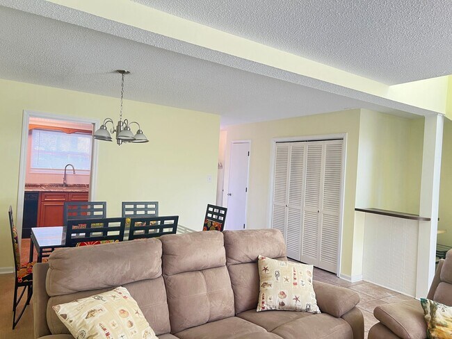 Building Photo - Furnished NMB Three-Bedroom Townhome is less than one mile from the Beach! Available Now!