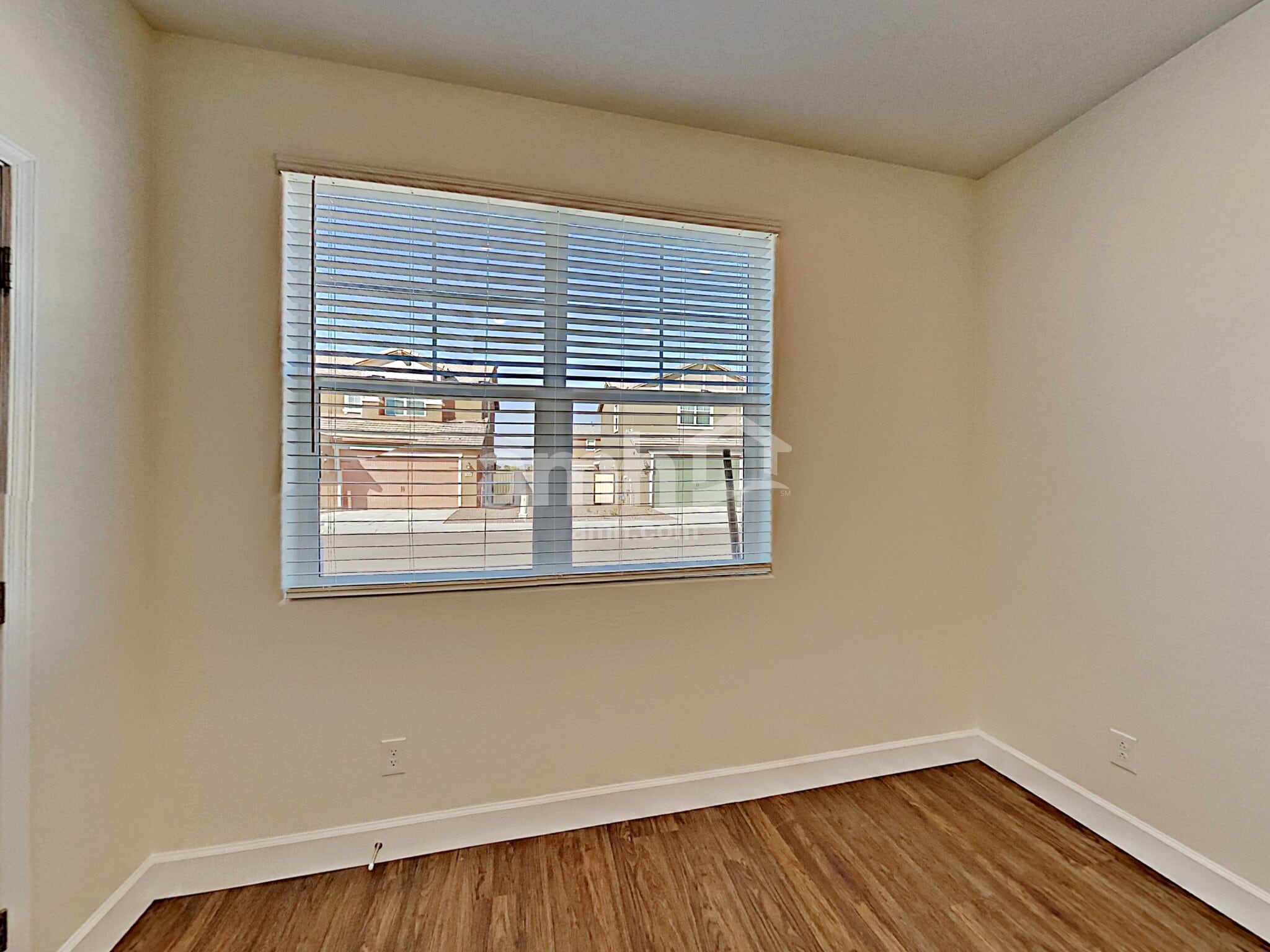 Building Photo - 5925 W Columbine Dr