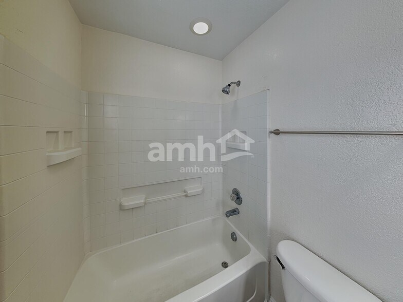 Building Photo - 5075 Pelican St