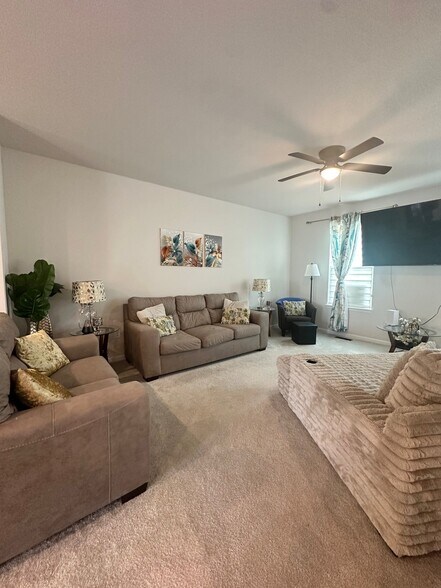 Building Photo - 4122 Riverside Dr