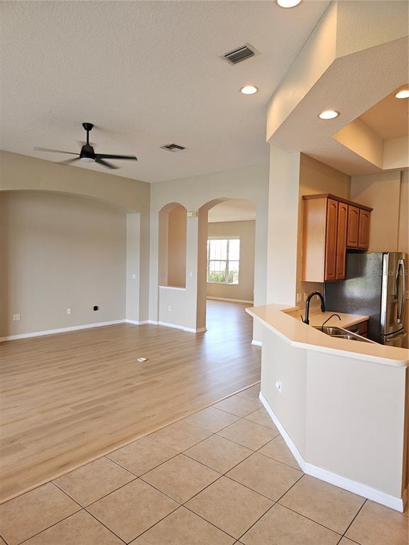Building Photo - 2010 Tarragon Ln