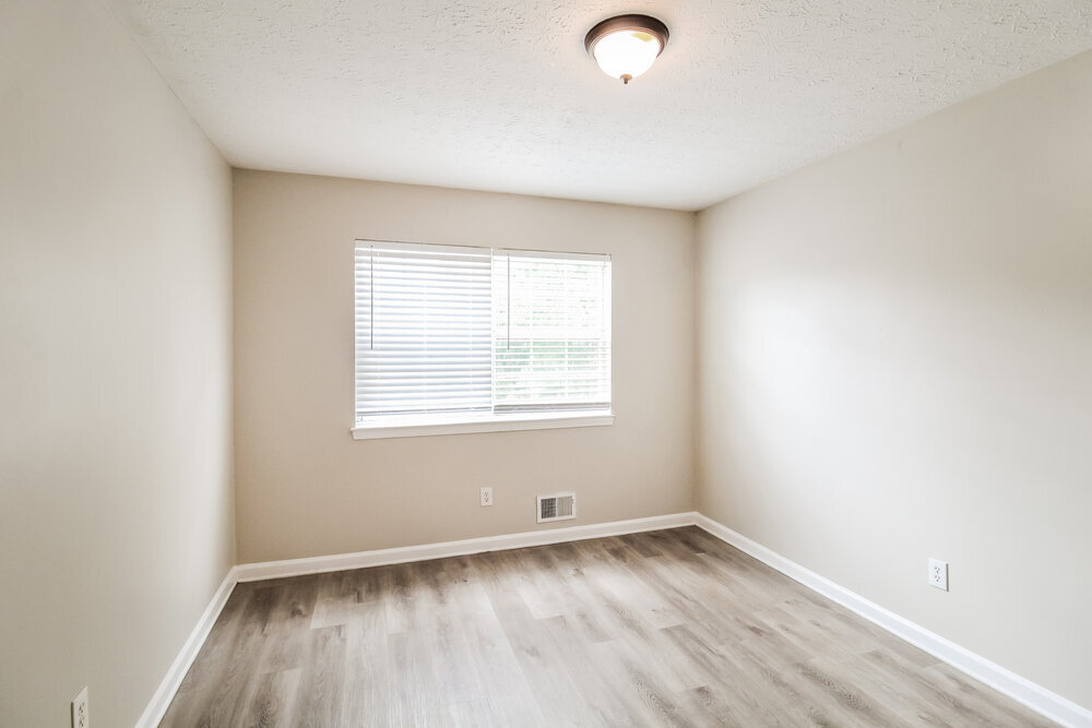 Building Photo - 121 River Trace Ct