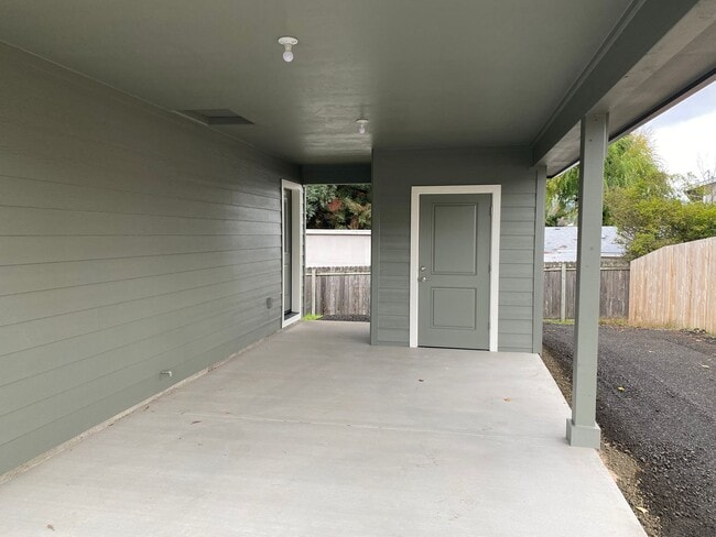 Building Photo - Brand New 2 Bedroom House in Green!