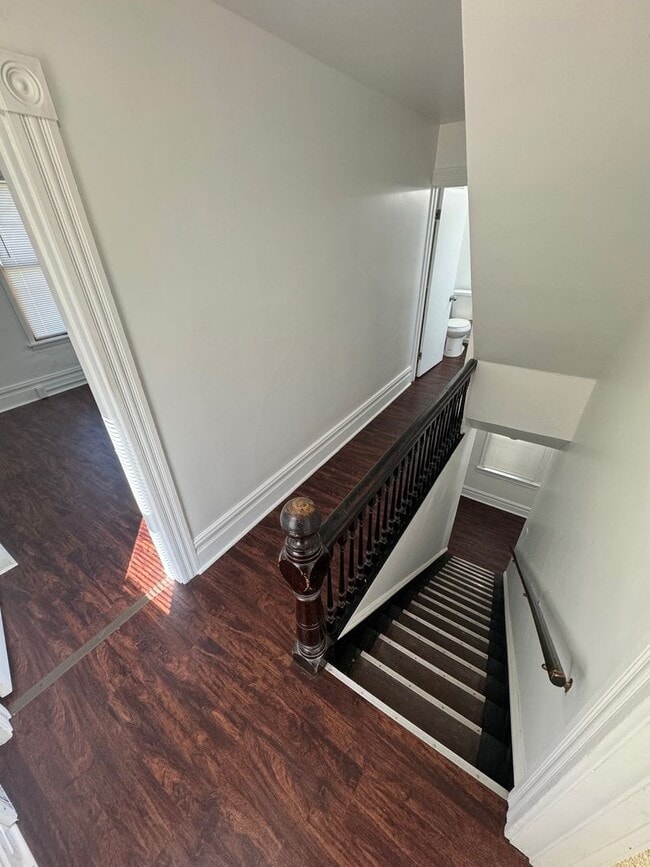 Building Photo - Spacious 4-Bed 2-Bath House!!