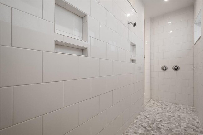 Building Photo - 6670 Bridgman St