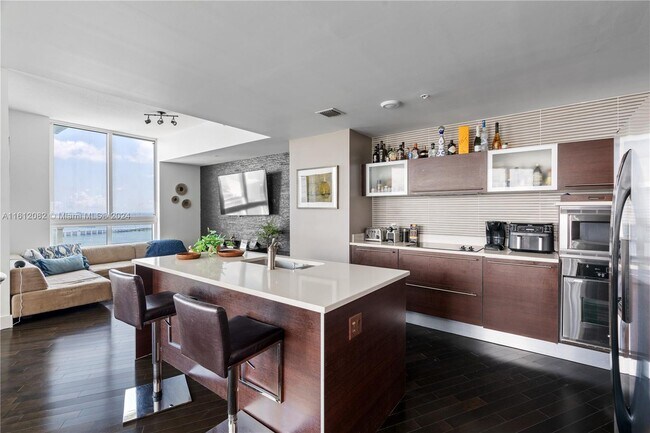 Building Photo - 1900 N Bayshore Dr