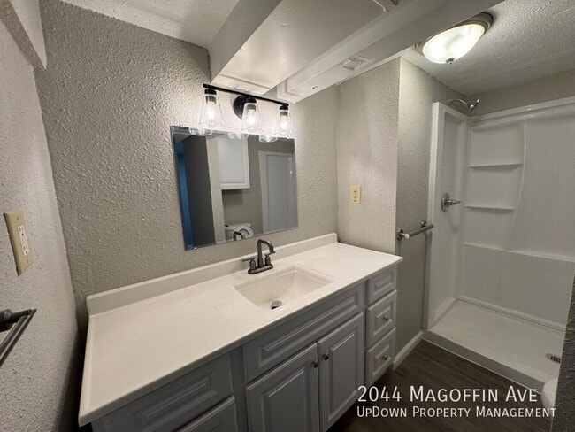 Building Photo - 2044 Magoffin Ave