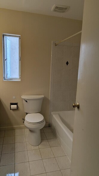 Building Photo - 141 Darby Pl