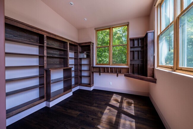 Building Photo - 3600 Cerrillos Rd