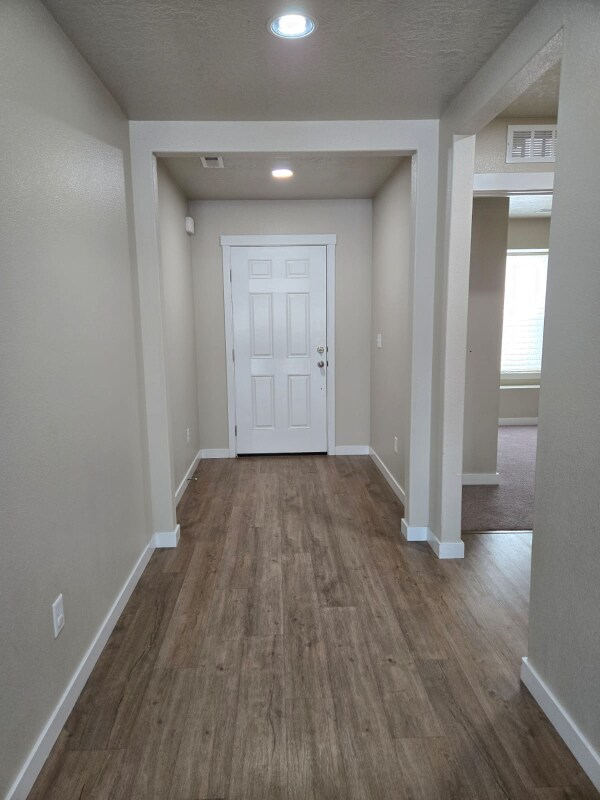 Building Photo - 16837 N Breeds Hill Ave