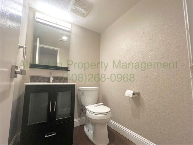 Building Photo - Remodeled Almaden Townhome next to Foothills!! Great Schools & Central A/C!!