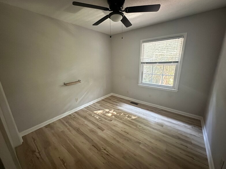 3rd bedroom - 910 Dolphin Ct