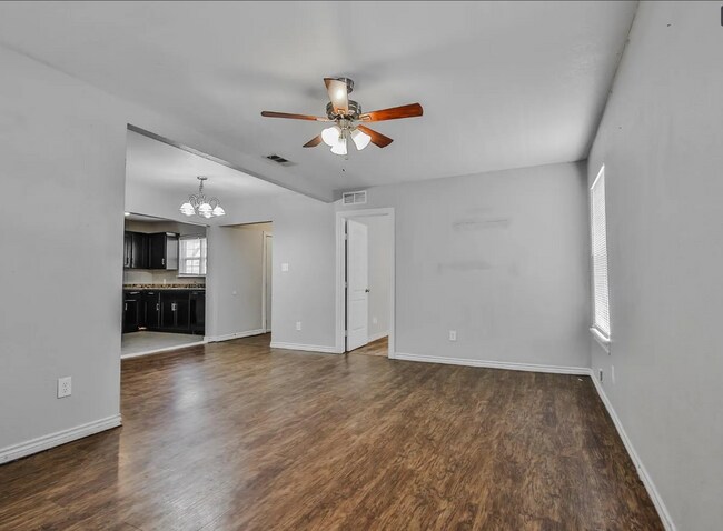 Building Photo - Cute 4 Bedroom close to Texas Tech