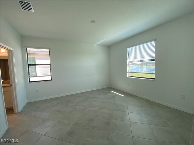 Building Photo - 14857 Portico Blvd