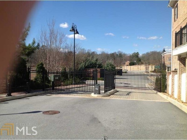 Building Photo - 15 Buford Village Walk