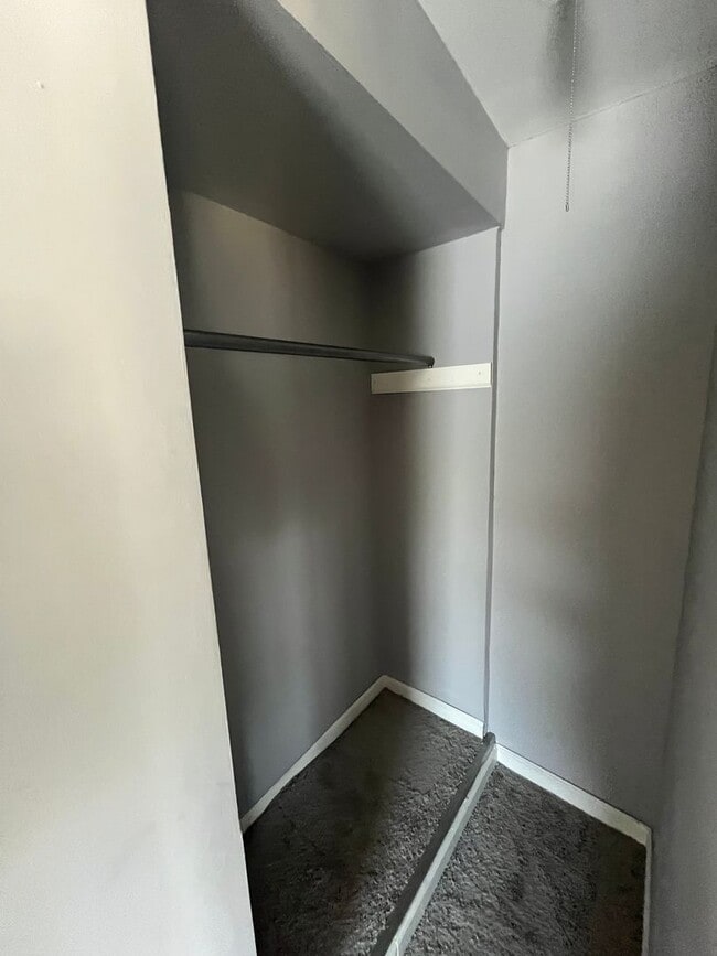 Building Photo - Three Bed, Two Bath with 2 Car Garage in N...