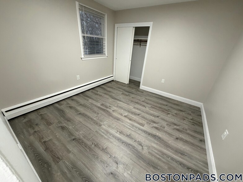 Building Photo - 18 Waugh St