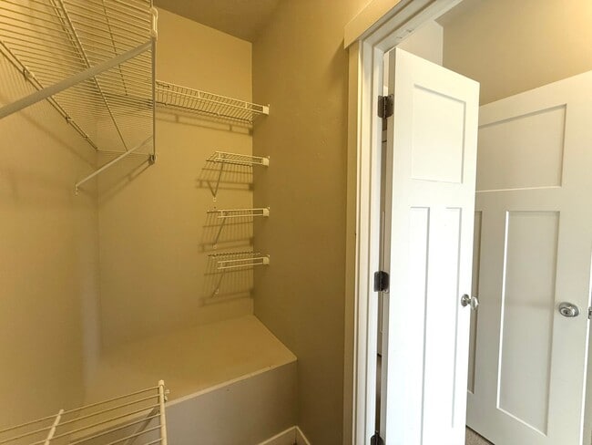 Building Photo - AVAILABLE JULY 1ST | 3 BED | 2.5 BATH | $2,295/MO