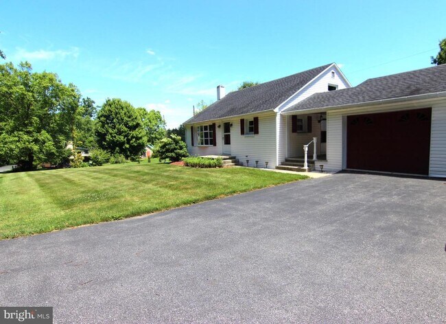 Building Photo - 151 Dogwood Dr