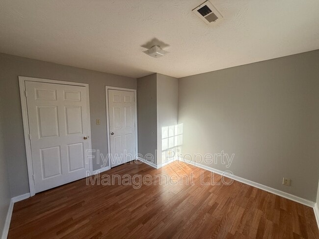 Building Photo - 132 N Poole St