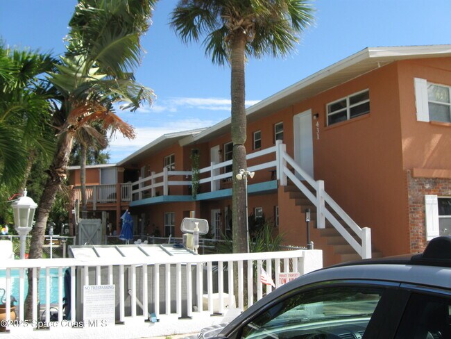 Building Photo - 429 Sunrise Dr