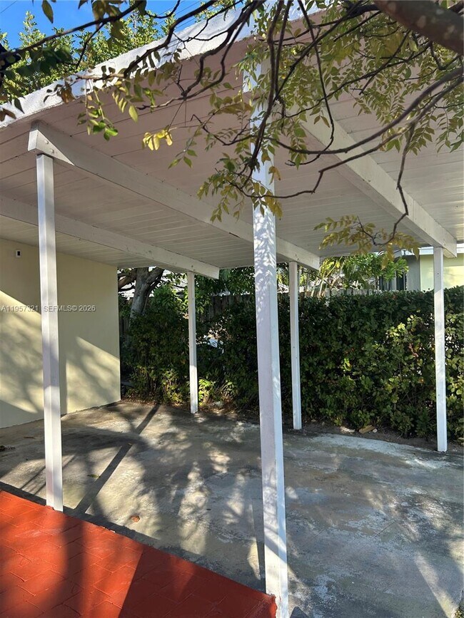 Building Photo - 1435 NE 22nd St