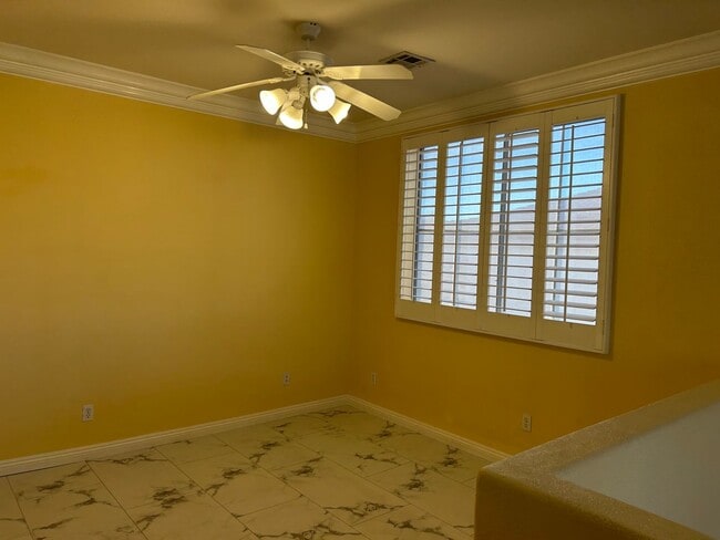 Building Photo - 2 story townhome in Seven Hills