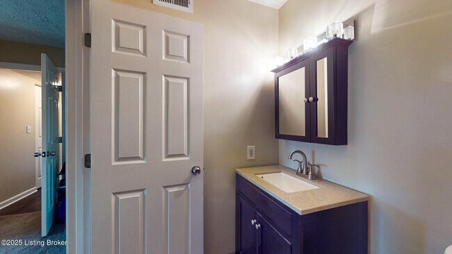 Building Photo - 7074 Wildwood Cir