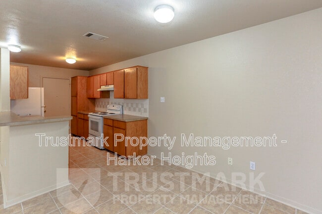 Building Photo - 932 Maplewood Dr