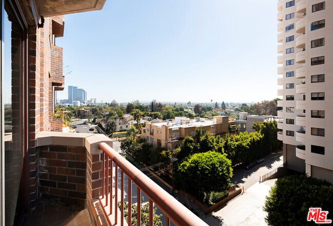 Building Photo - 10550 Wilshire Blvd