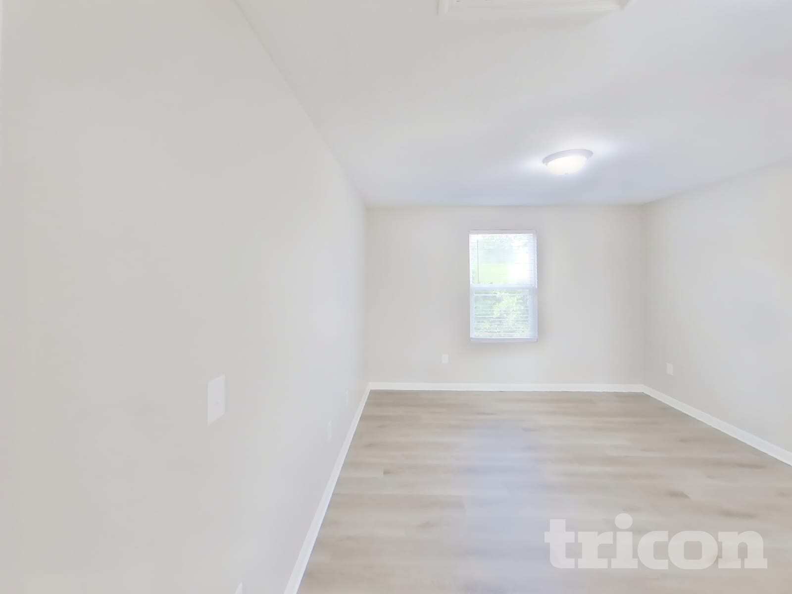 Building Photo - 2425 Lake Forest Ave