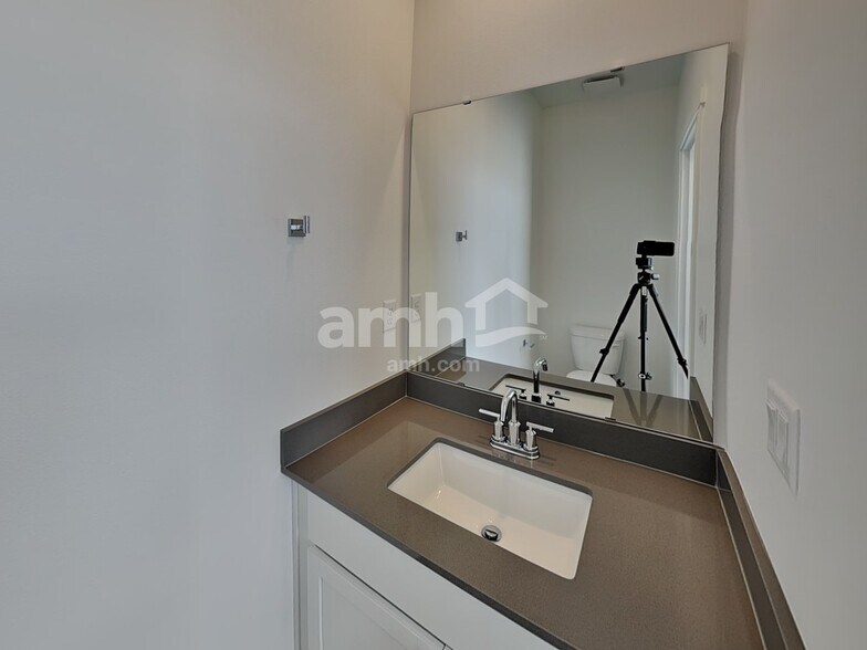 Building Photo - 4757 85th Ave NE