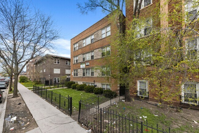 Building Photo - Oak Park Apartments