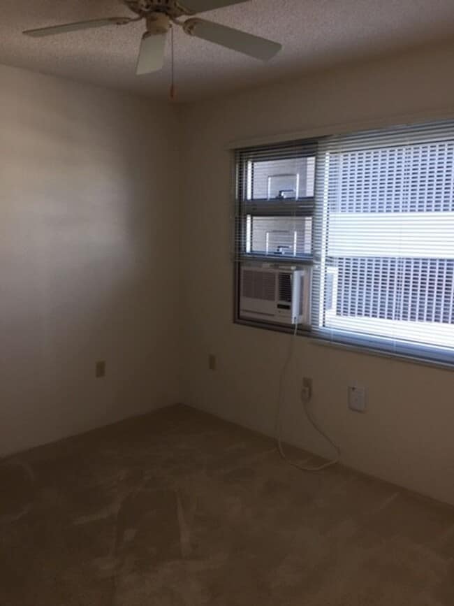 Building Photo - **COUNTRY CLUB VILLAGE 6 1BD/1BA/2PK CONDO FOR RENT!**