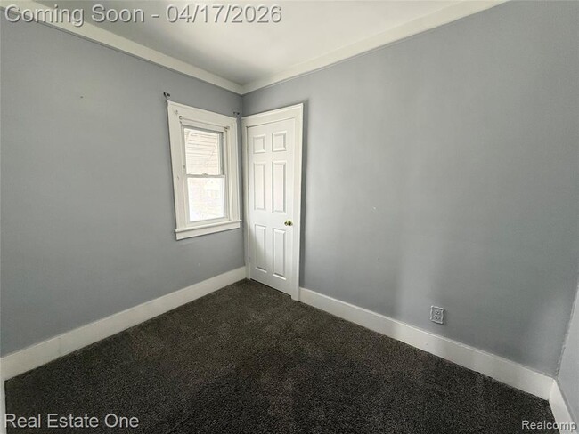 Building Photo - 6117 Kenilworth St