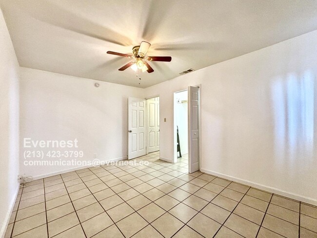 Building Photo - Charming 3-Bedroom Home with Fenced Yard a...