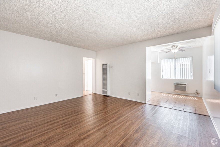 2BR, 1BA - 888SF - Dining Room/Living Room - New Orleans