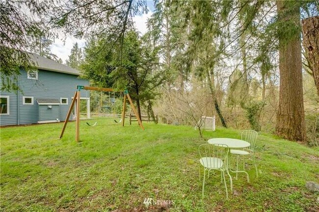 Building Photo - Beautiful 5 Bedroom 4 Bathroom Home in Lake Forest Park!