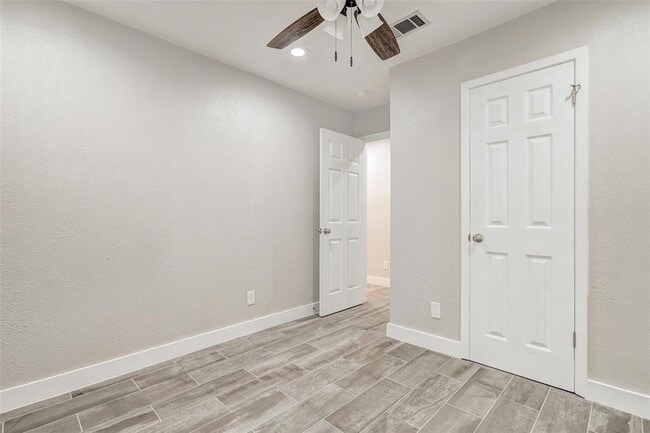 Building Photo - 12601 Mixson Dr