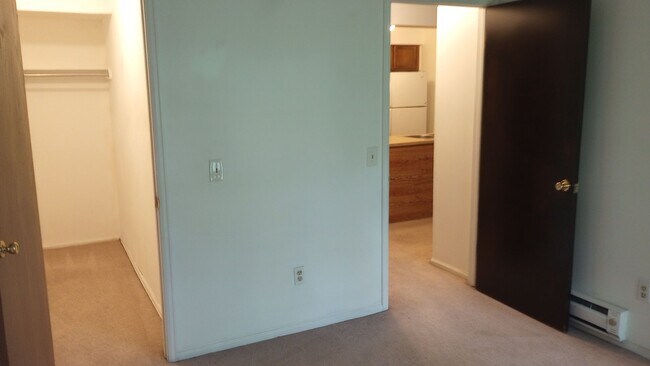 Building Photo - 1 bed, 1 Bath, 800 sqft with washer/dryer ...